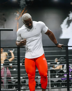 Camisetas blancas puras con parte inferior en picada